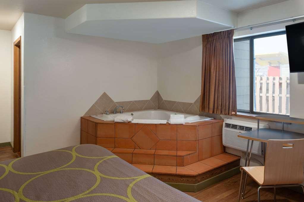 Super 8 By Wyndham Livingston Yellowstone Phòng bức ảnh